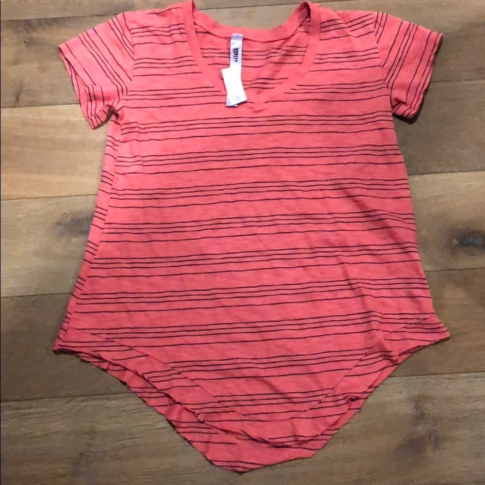 EUC- Long round bottom stripe tee